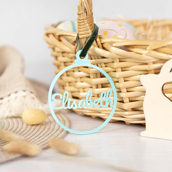 Weihnachtsschmuck aus Acrylglas mit personalisiertem Namen