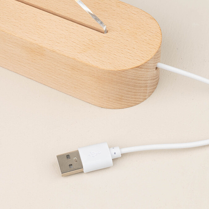 Leuchtender Schmuckständer personalisiert