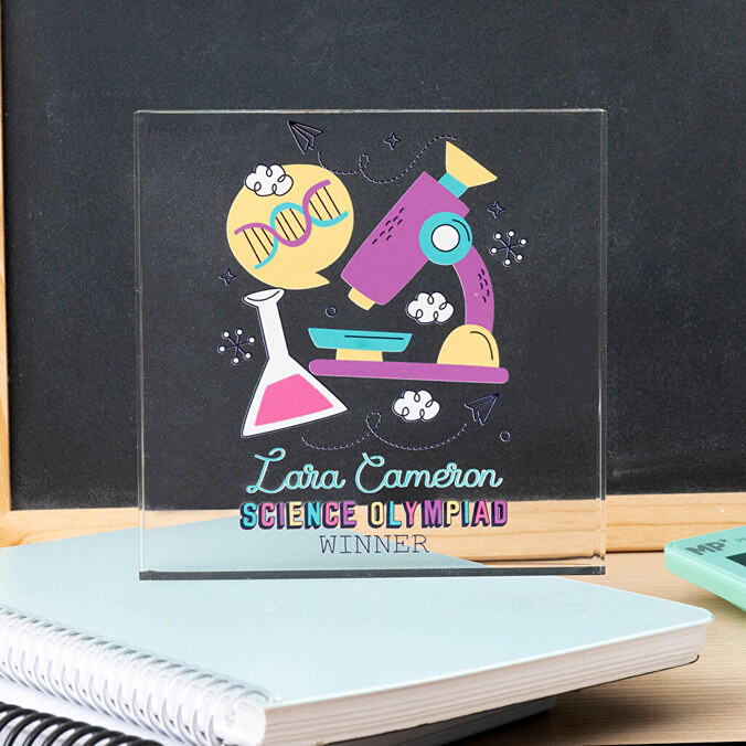 Personliga troféer i metakrylat