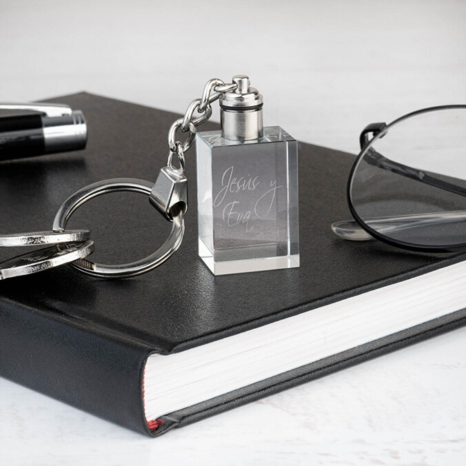 3D crystal keyring engraved with light