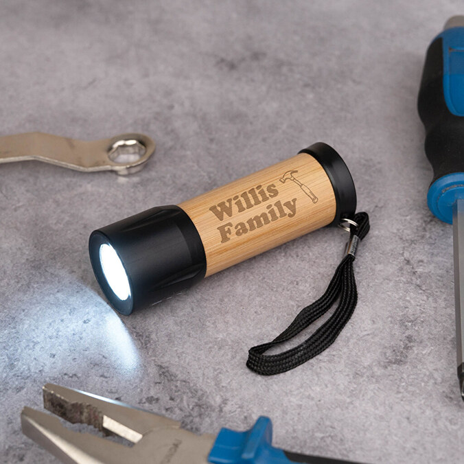 Ficklampa med gravyr