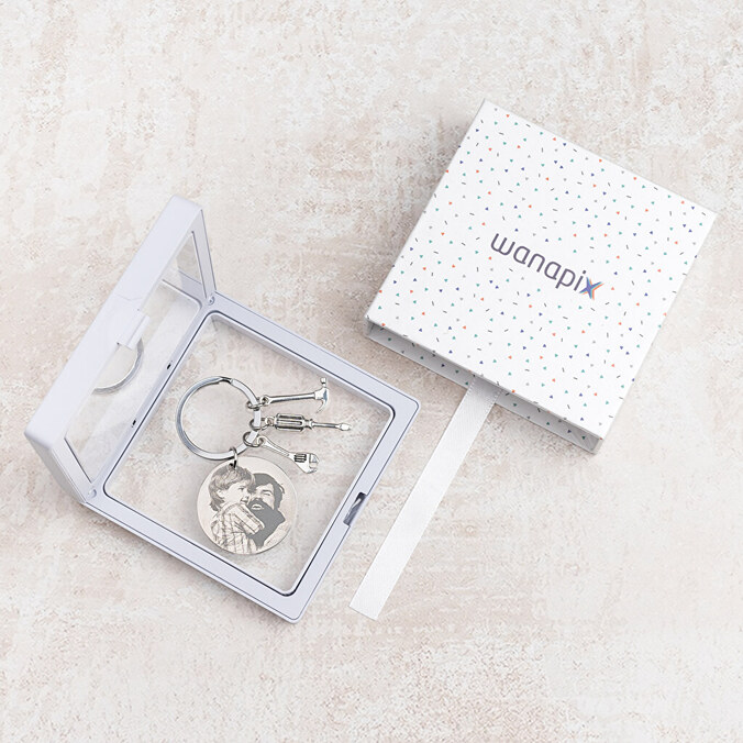 Engraved keyring with tools