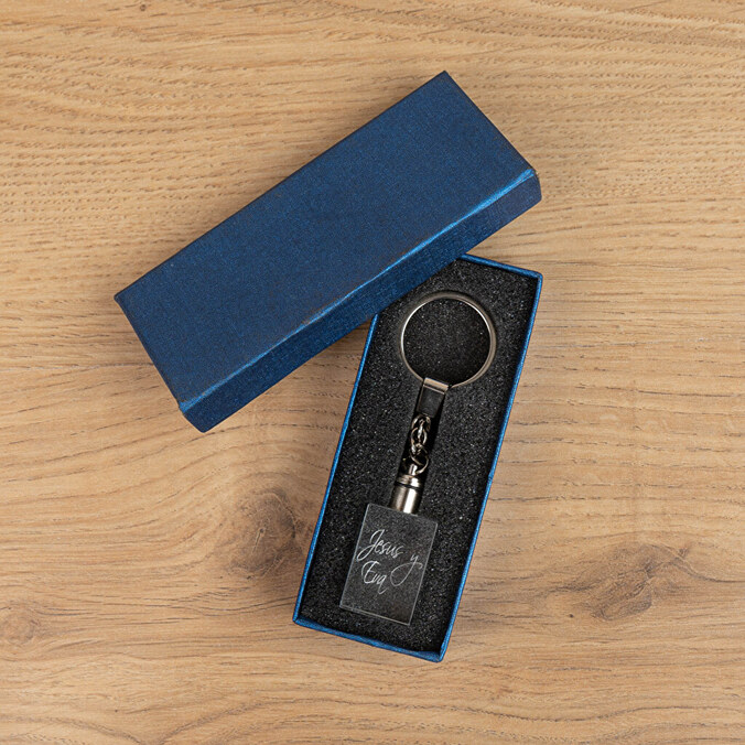 3D crystal keyring engraved with light