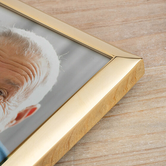 Vergrößerter Ausschnitt einer rechteckigen Fotokeramik mit Rahmen Vergrößerter Ausschnitt einer rechteckigen Fotokeramik mit Rahmen