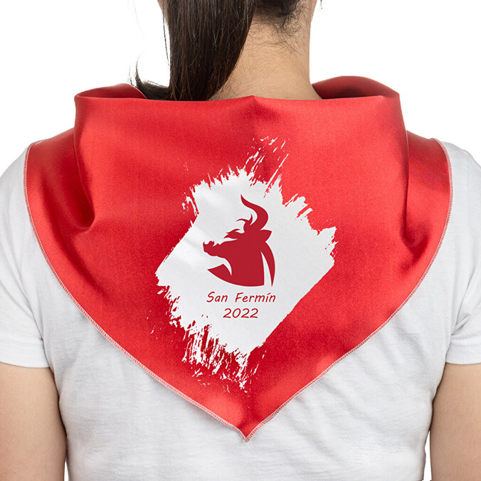 Personalised triangular neckerchiefs for the neck