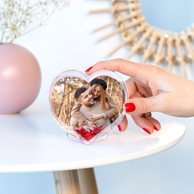 Herzförmige Schneekugel mit Foto