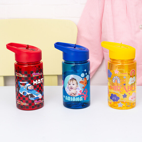 Gepersonaliseerde drinkflessen voor kindeen in diverse kleuren