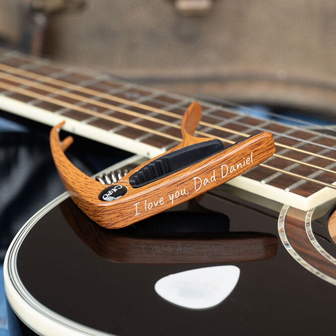 Capotasto per chitarra personalizzato