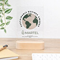 Gepersonaliseerde plexiglas trofee met houten voet