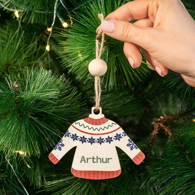 Houten kerstversiering in de vorm van een trui ontwerpen