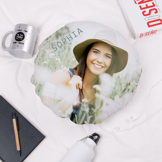 Rundes personalisiertes Kissen mit einem Foto Rundes personalisiertes Kissen mit einem Foto