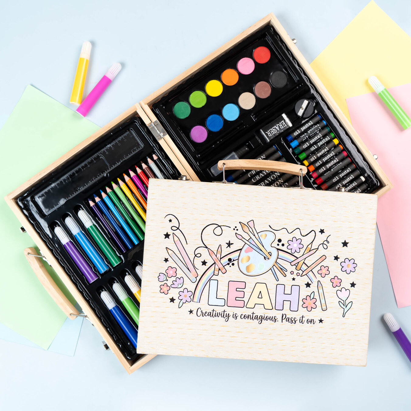 Maletín personalizado con pinturas de colorear