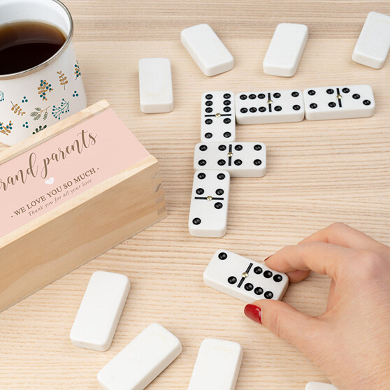 Domino met gepersonaliseerde houten doos