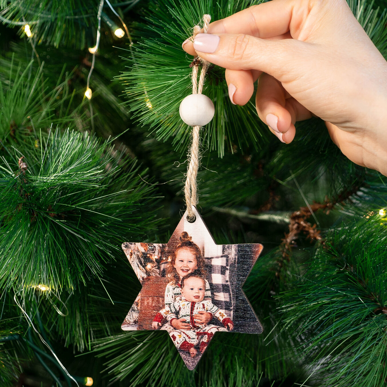 Houten kerstversiering in de vorm van een voetafdruk vorm ontwerpen