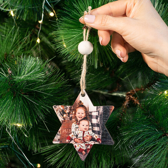 Enfeite de Natal personalizado de madeira com forma de estrela