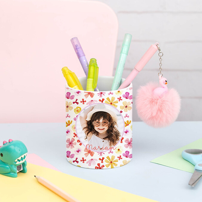 Kynäteline valokuvalla