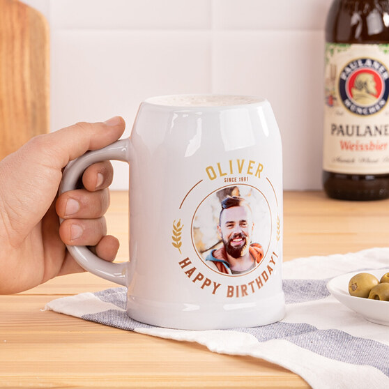 Jarra de cerveza personalizada con diseño de cumpleaños