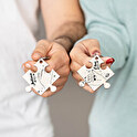 Llavero madera personalizado con forma de pieza de puzzle