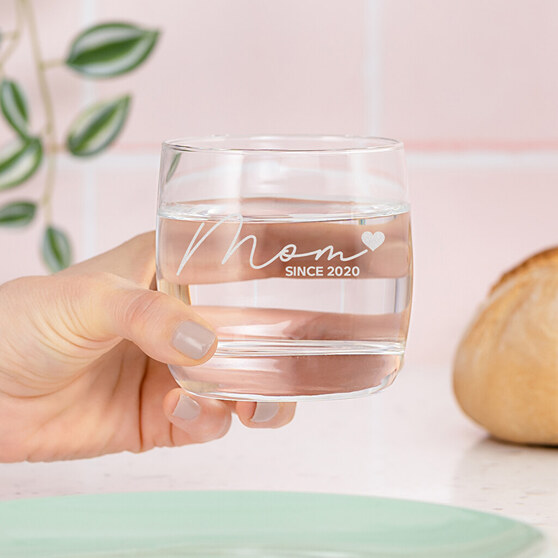 Personalised water glasses with texts and designs