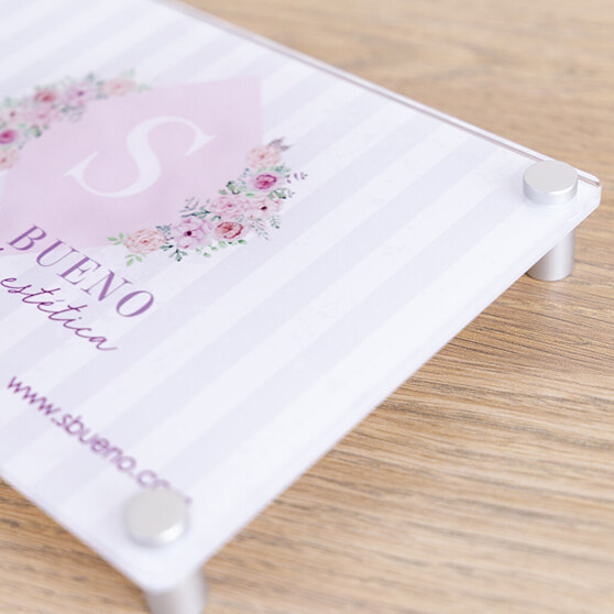 Placas de metacrilato personalizadas para puertas y rótulos