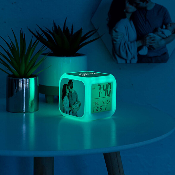 Reloj despertador digital cubo personalizado