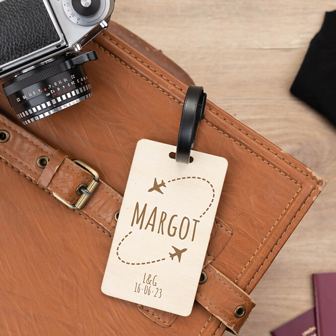 Etiquetas de madera personalizadas para maletas