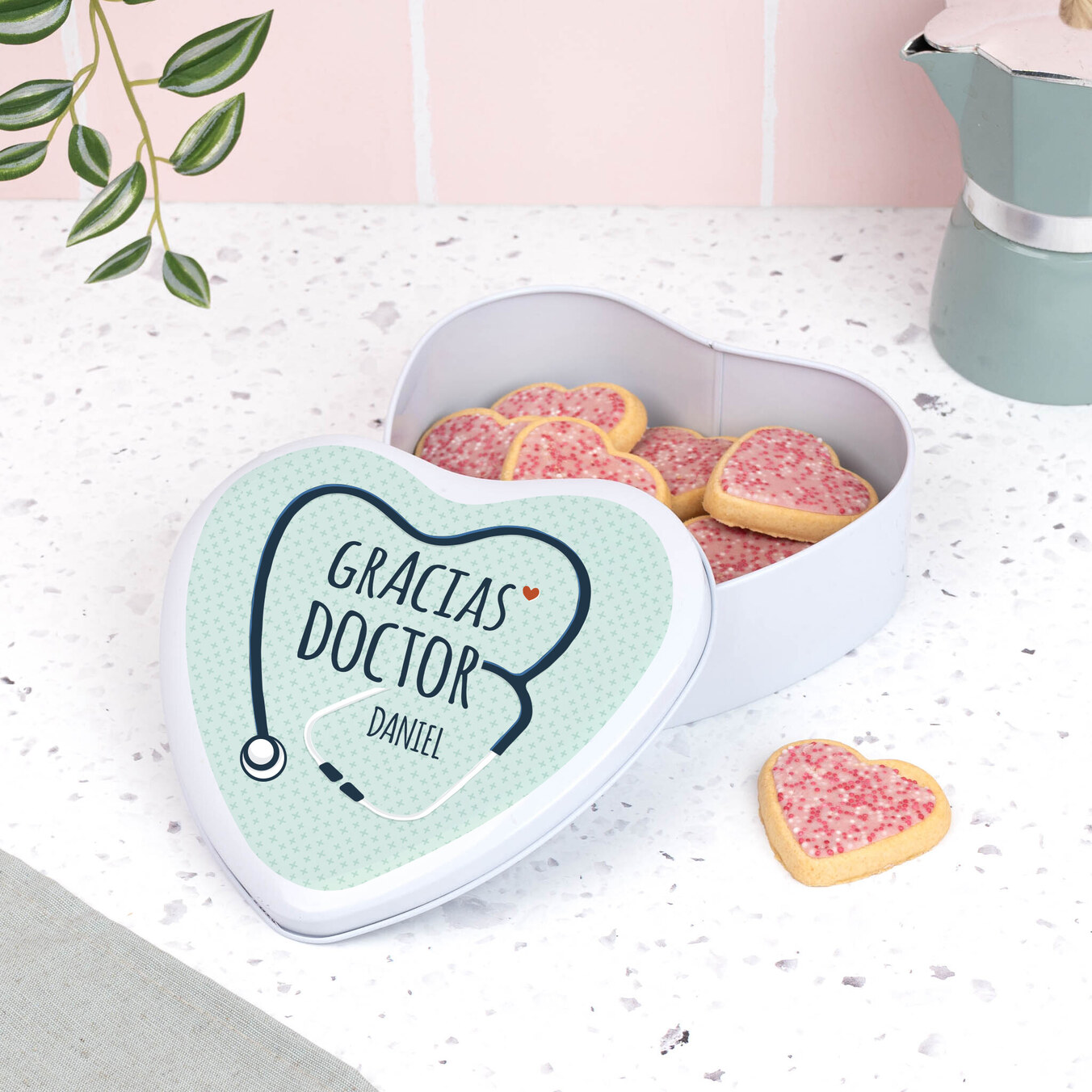 Caja metálica personalizada con forma de corazón