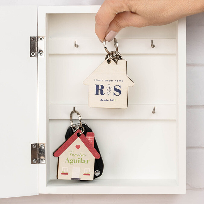 Llavero madera personalizado con forma de casa