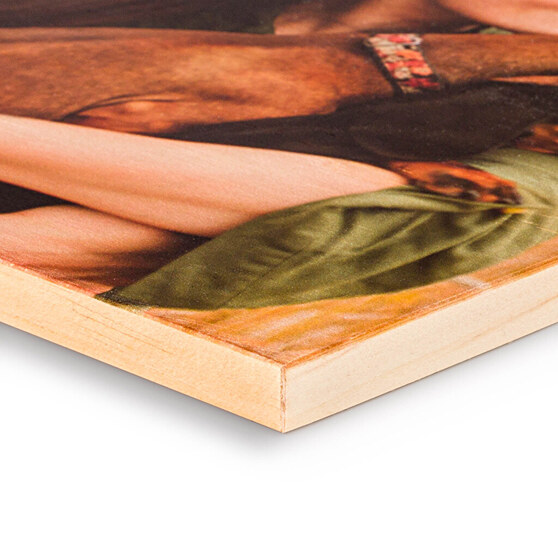 Detalhe de impressão sobre quadro de madeira
