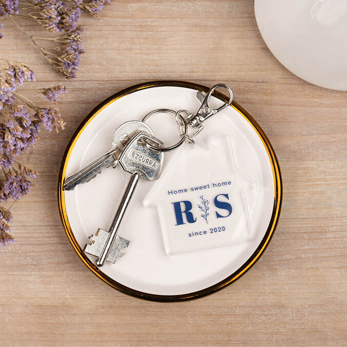 Personalised acrylic keyring with the shape of a house