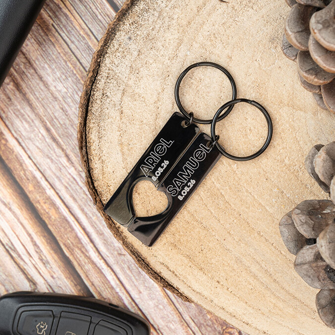 Set of 2 engraved heart keyrings
