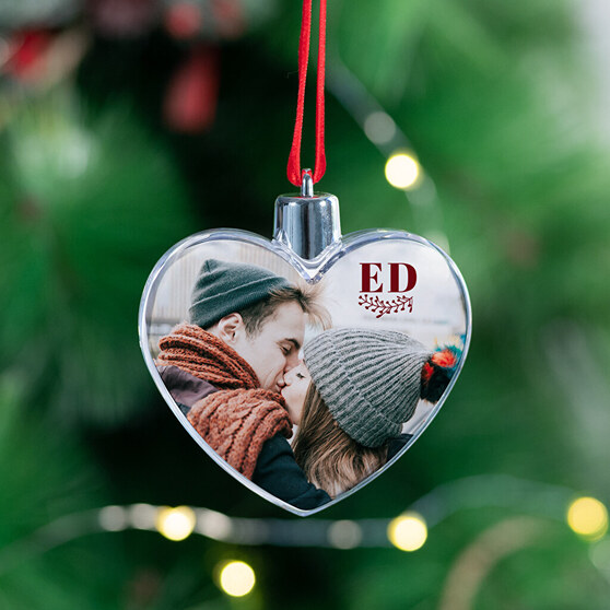 Boule de Noël en forme de coeur Boule de Noël en forme de coeur