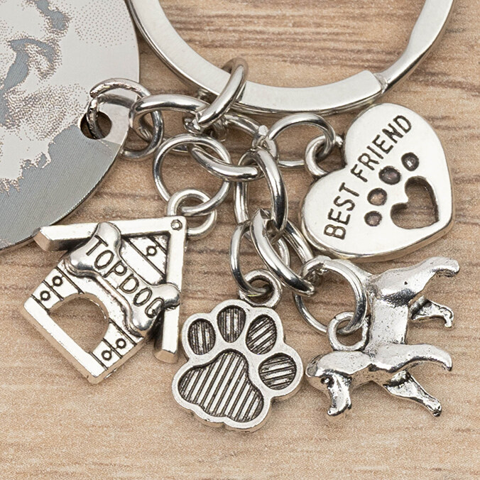 Llavero grabado con charms de perros