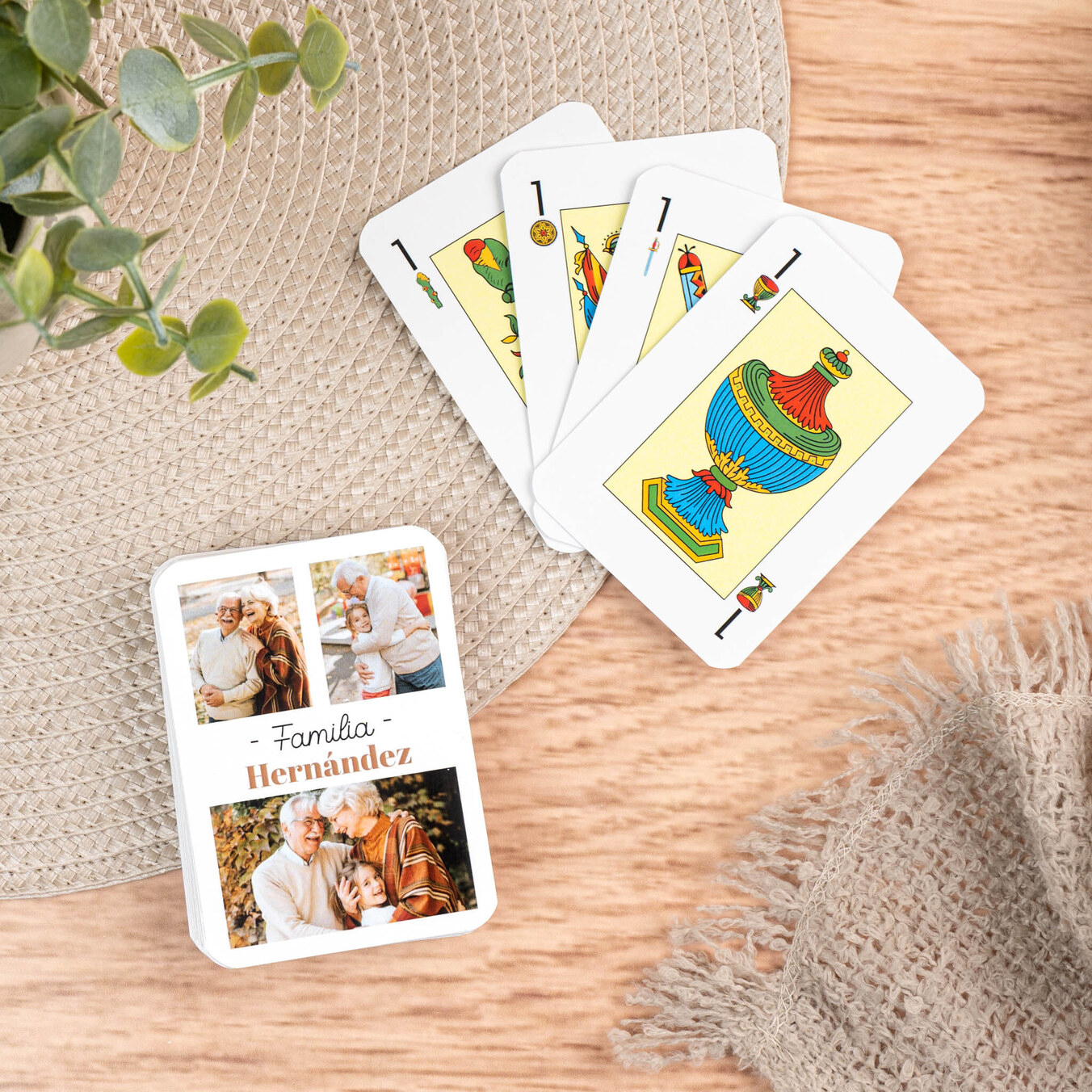 Individuell gestaltetes Kartenspiel mit spanischen oder französischen Karten