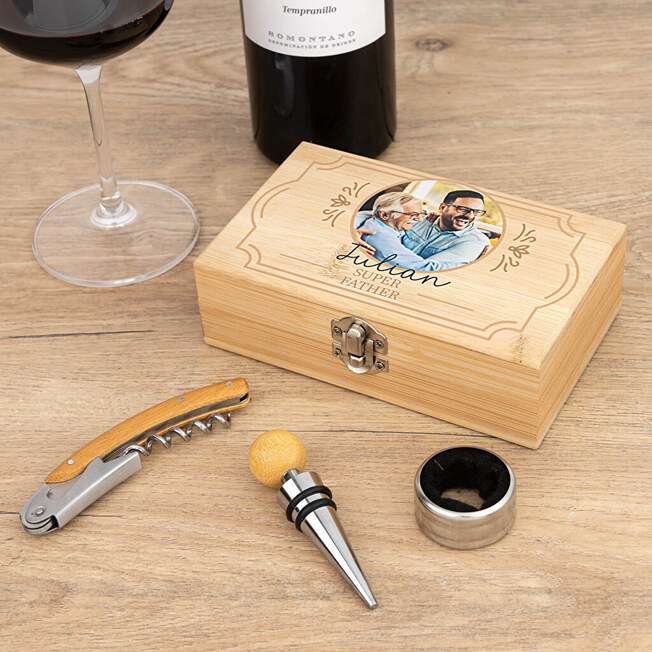 Coffret Cadeau Vin : Coffret en liège personnalisé et ses accessoires de vin