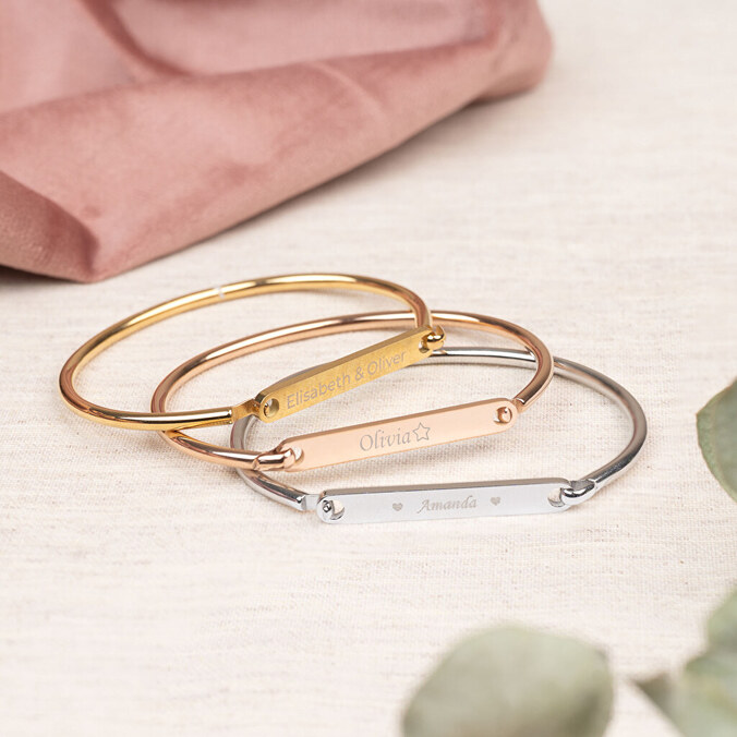 Pulsera rígida grabada