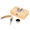Wine accessories set with personalised box
