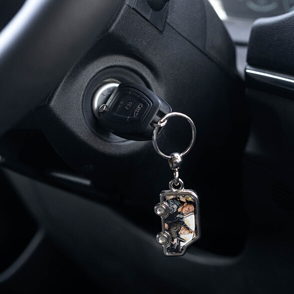 Porta-chaves de metálico personalizado com forma de carro