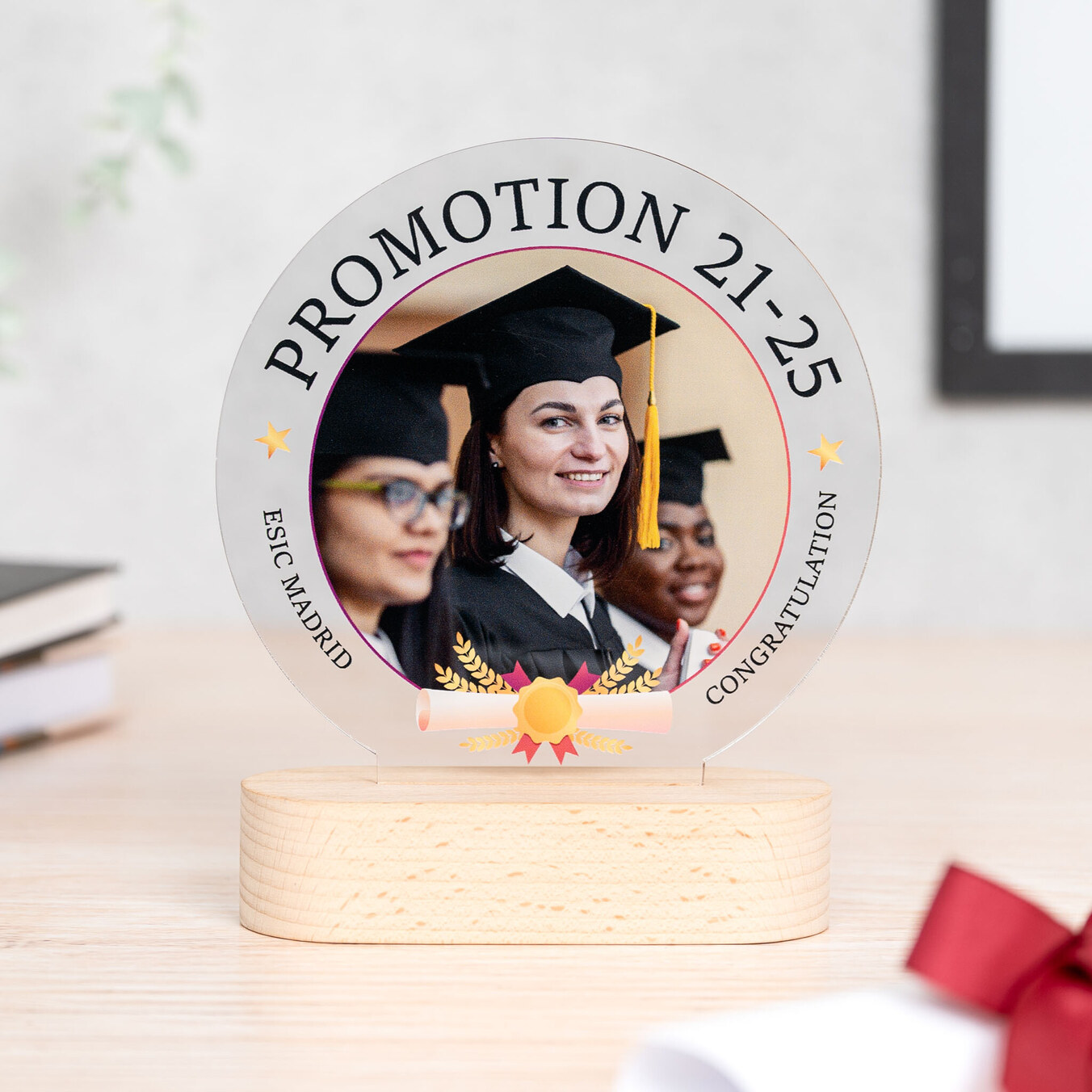 Trofeo de metacrilato redondo personalizado con base madera