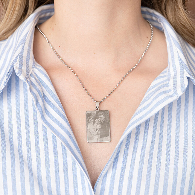 Anhänger (rechteckig) mit Kette gravieren lassen Anhänger (rechteckig) mit Kette gravieren lassen