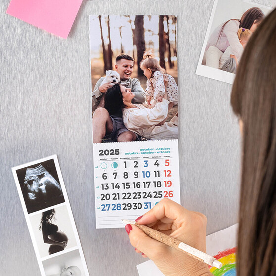 Magnetic photo calendar for the fridge