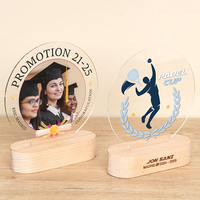 Trofeo personalizzato rotondo in metacrilato con base in legno