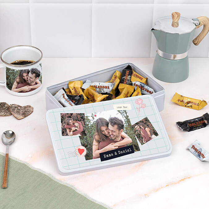 Personalisierte Blechdose mit Süßigkeiten und Pralinen
