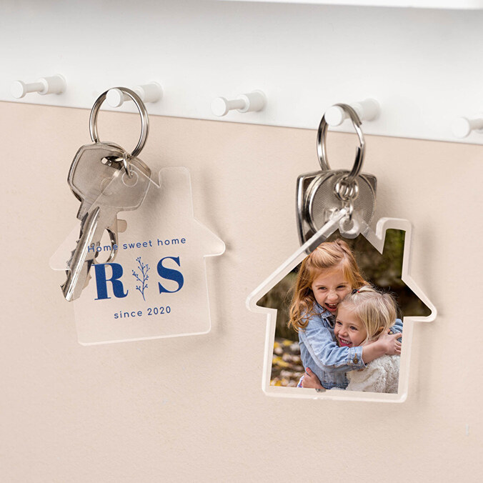 Personalised acrylic keyring with the shape of a house