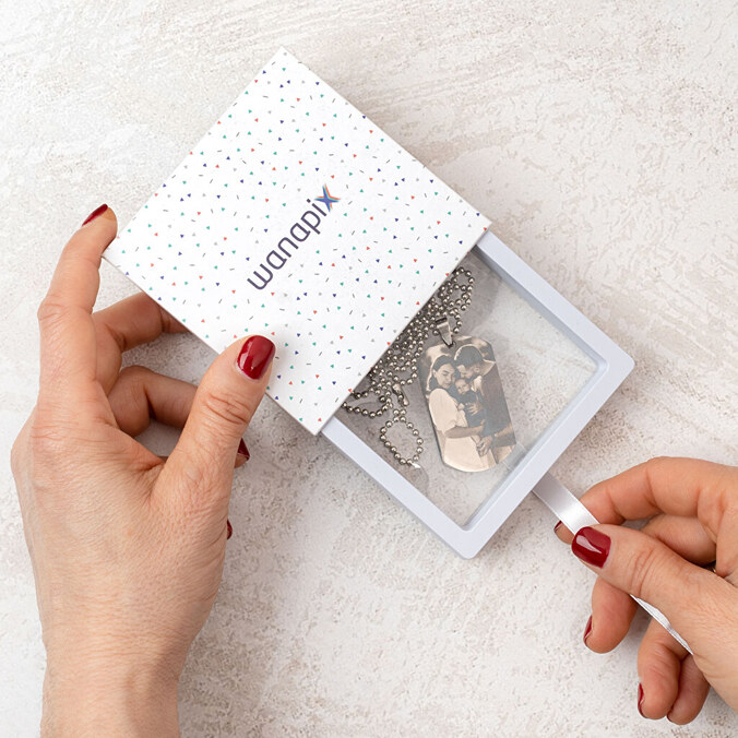 Colgante alargado grabado