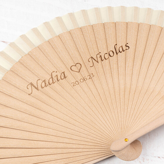 Detalhe do leque personalizado de madeira Detalhe do leque personalizado de madeira