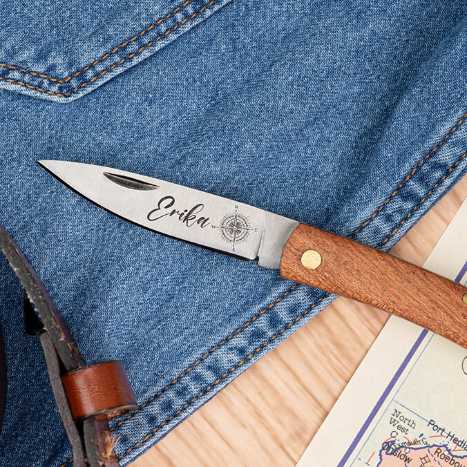 Personalised engraved pocket knives
