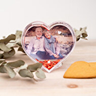 Un box personalizzato con regali per il giorno di San Valentino, un insieme  di cose carine, una semplice idea per un regalo romantico per una ragazza  Foto stock - Alamy