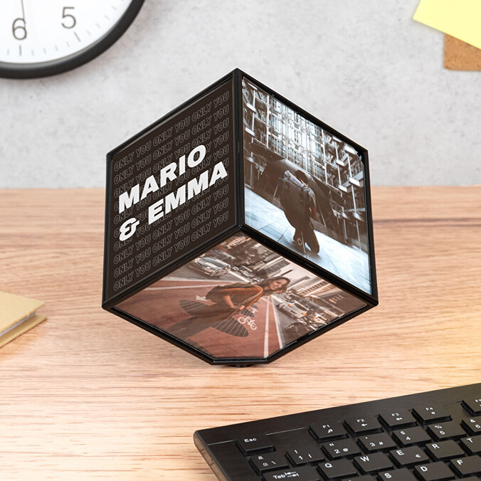 Rotating photo cube