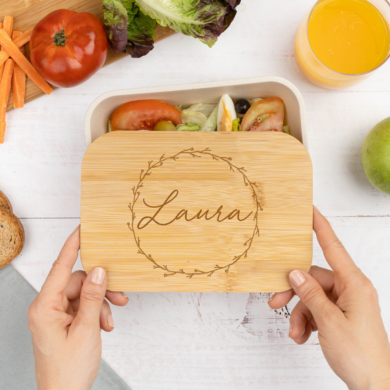 Tupper de plástico personalizado con tapa de bambú